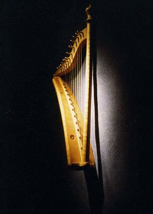 Harfe aus Ahorn und Nussbaum